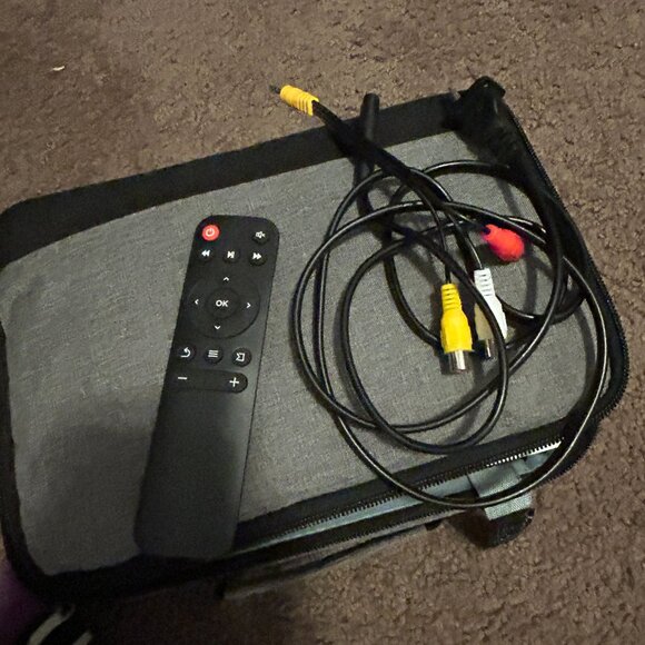 Goodee YG420 HD Video Projector w. Bag/Remote/Cables 3200 Lumen 1080p - Picture 7 of 7